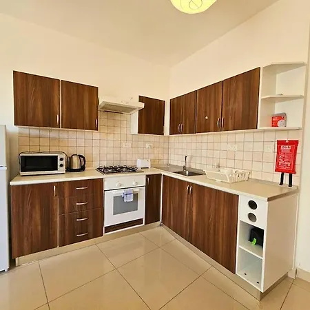 Bright & Spacious Village *